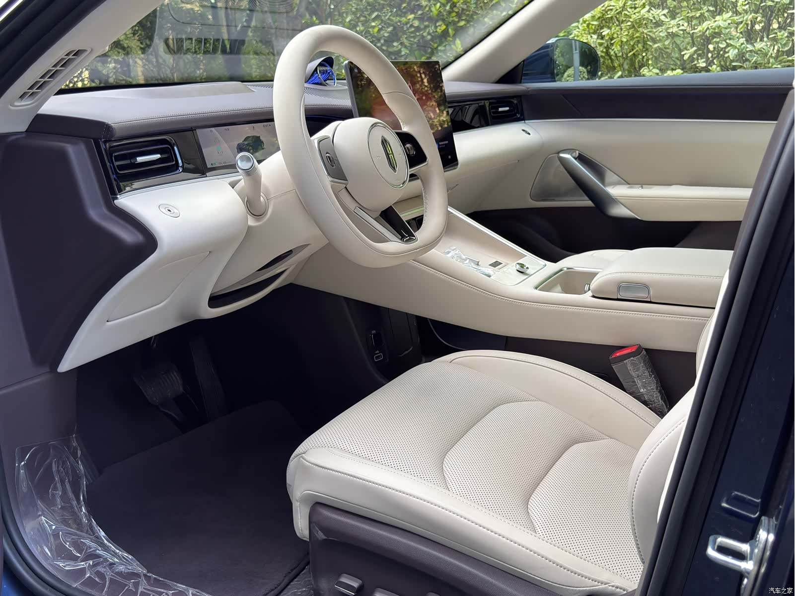 SAIC ShangJie Z7T, 2026 11
