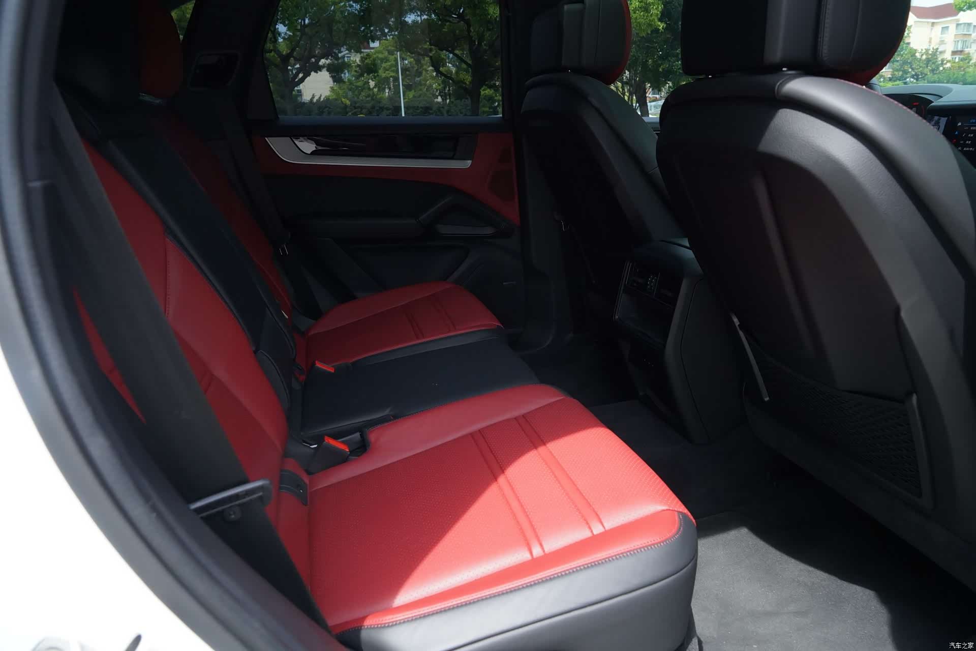 Porsche Cayenne, 2025 10