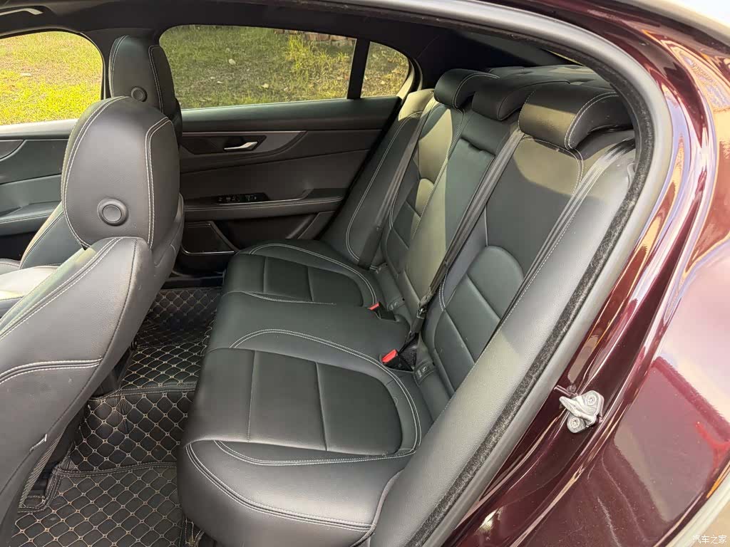 Land Rover XEL, 2020 10