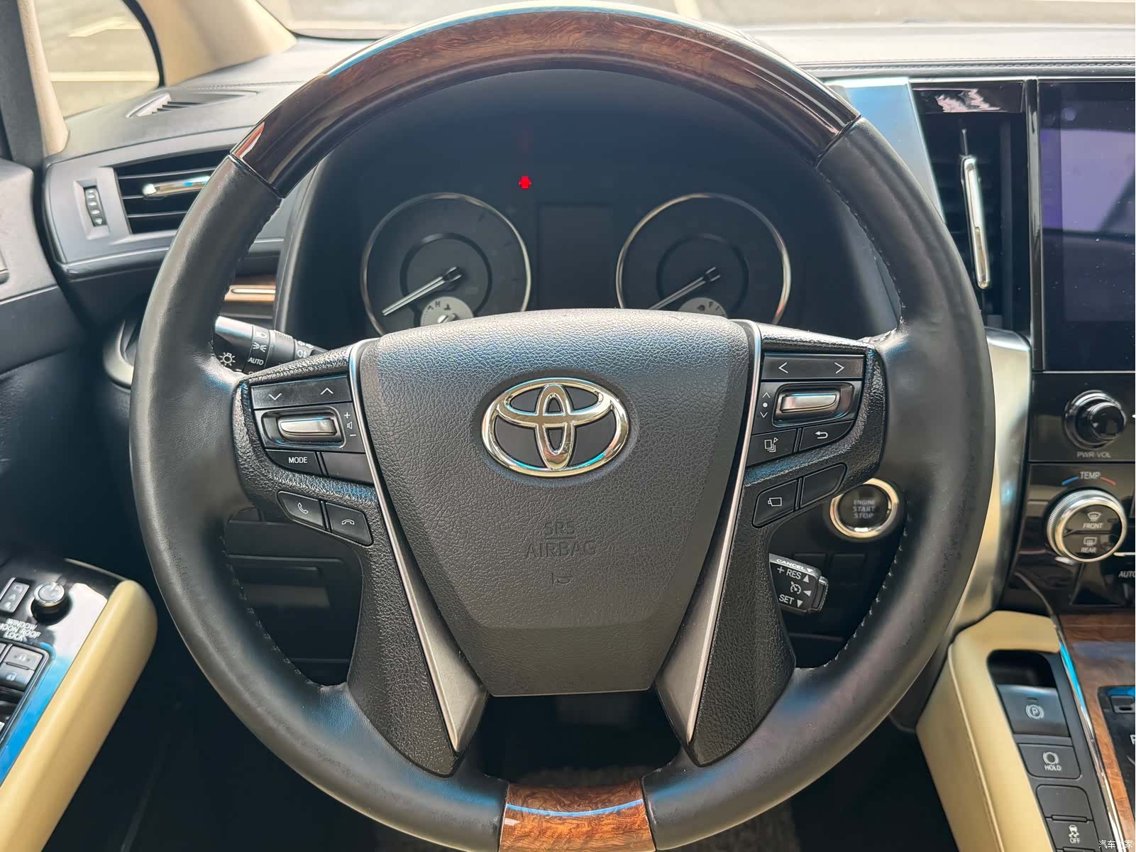 Toyota Alphard, 2015 15