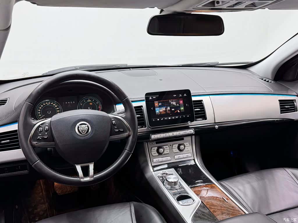 Jaguar XF, 2013 16