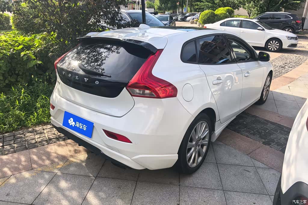 Volvo V40, 2015 3