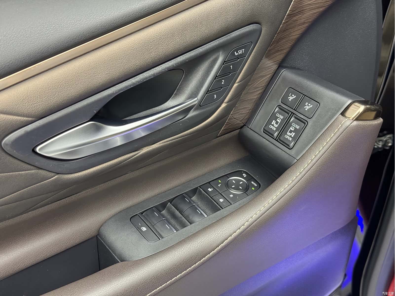 Toyota Alphard, 2023 15