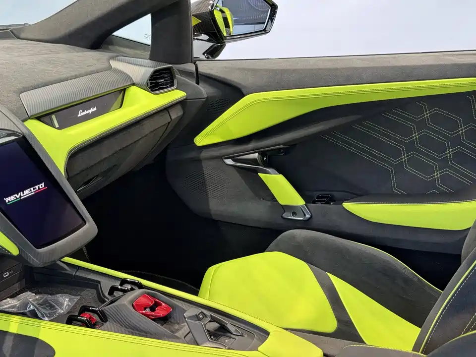Lamborghini Revuelto