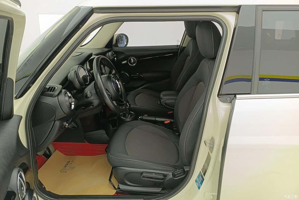 Mini ONE, 2019 9