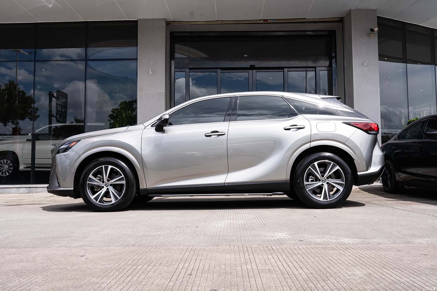 Lexus RX, 2023 4