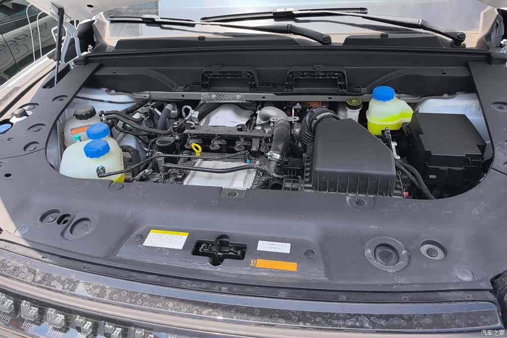 DongFeng eπ008, 2025 10
