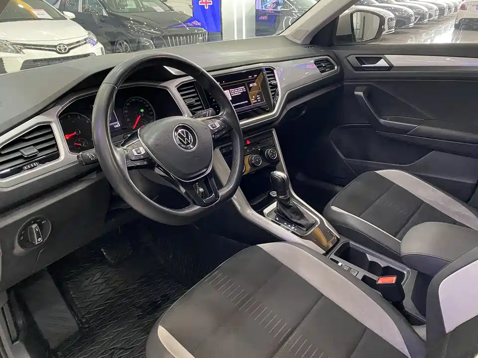 Volkswagen T-ROC exploring Songs