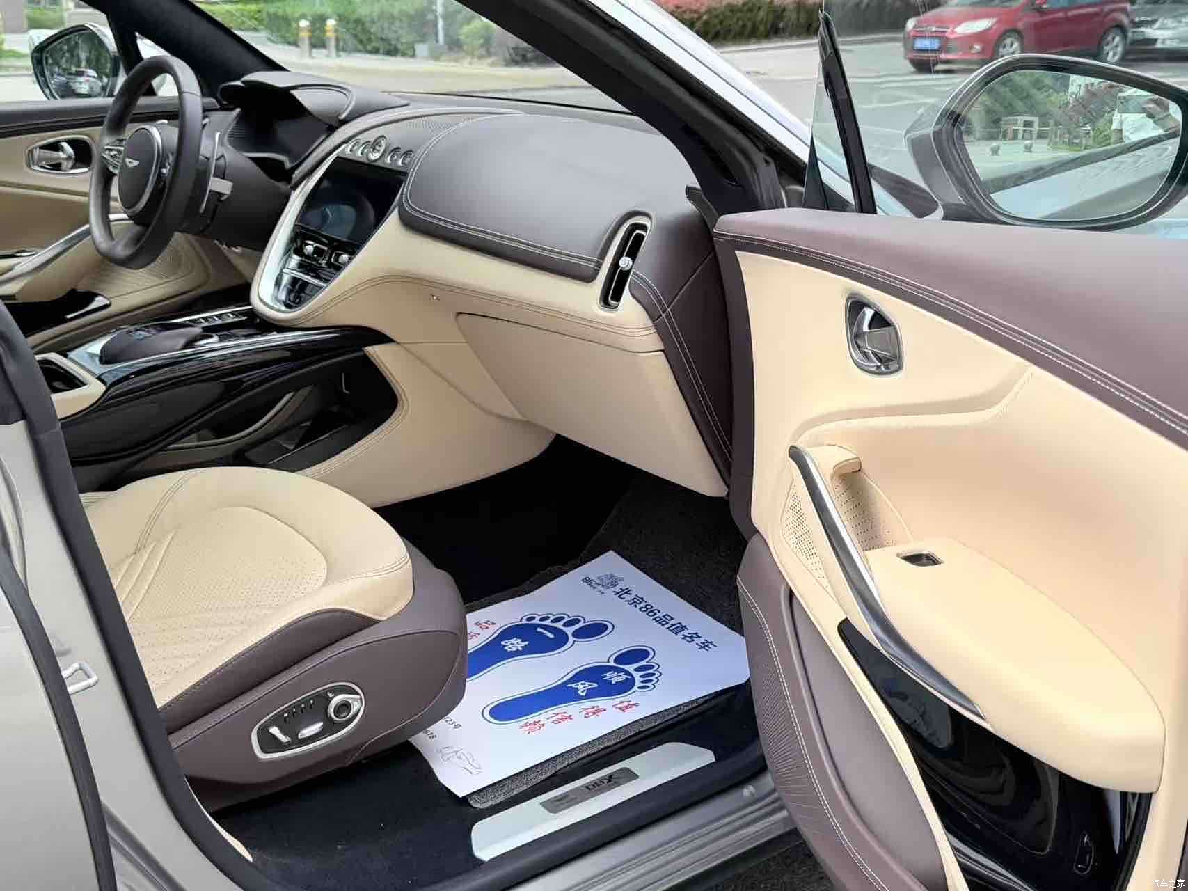 Aston Martin DBX, 2023 8