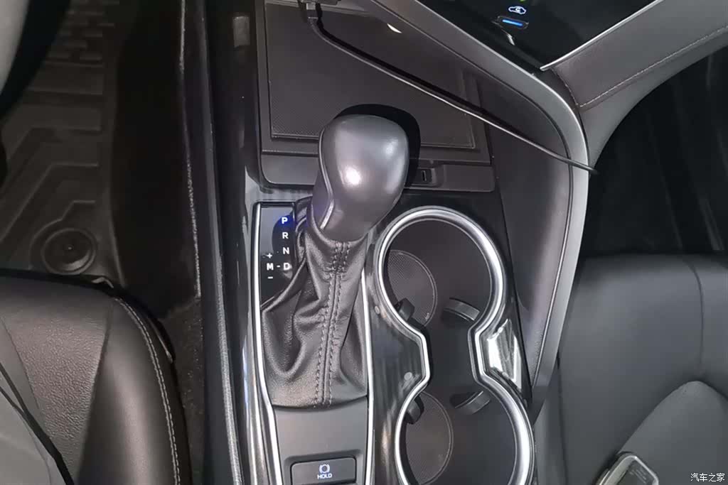 Toyota Camry, 2022 16
