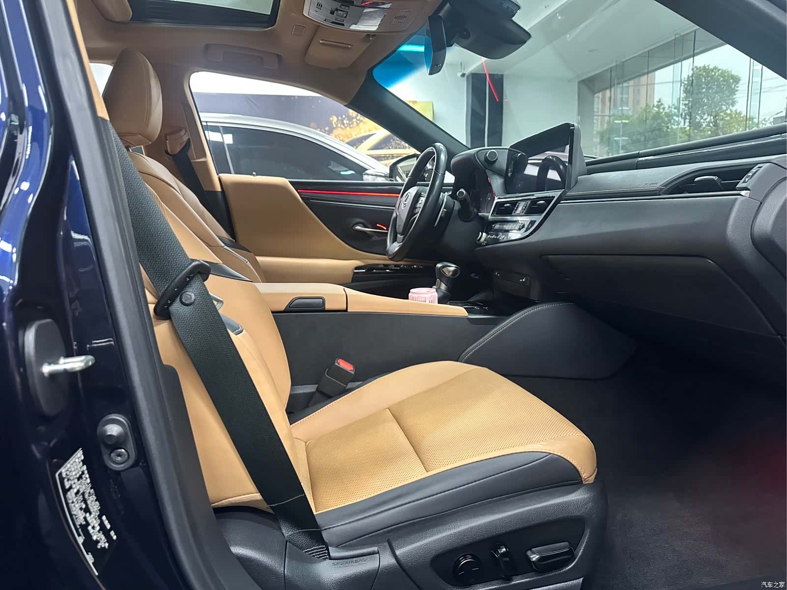 Lexus ES, 2023 12
