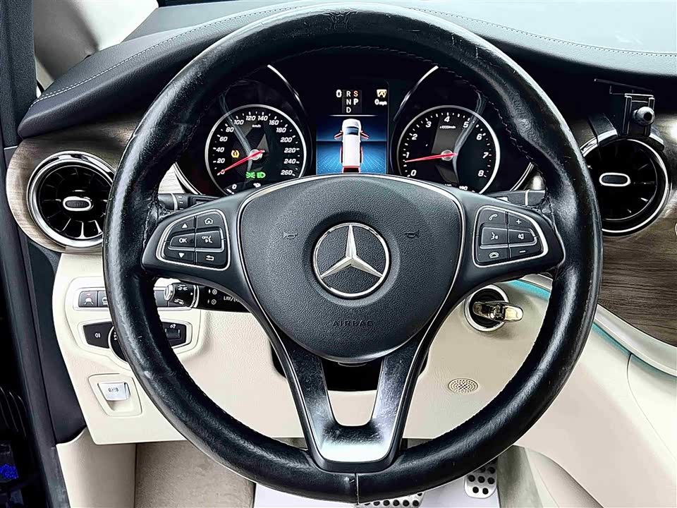 Mercedes-Benz V-class