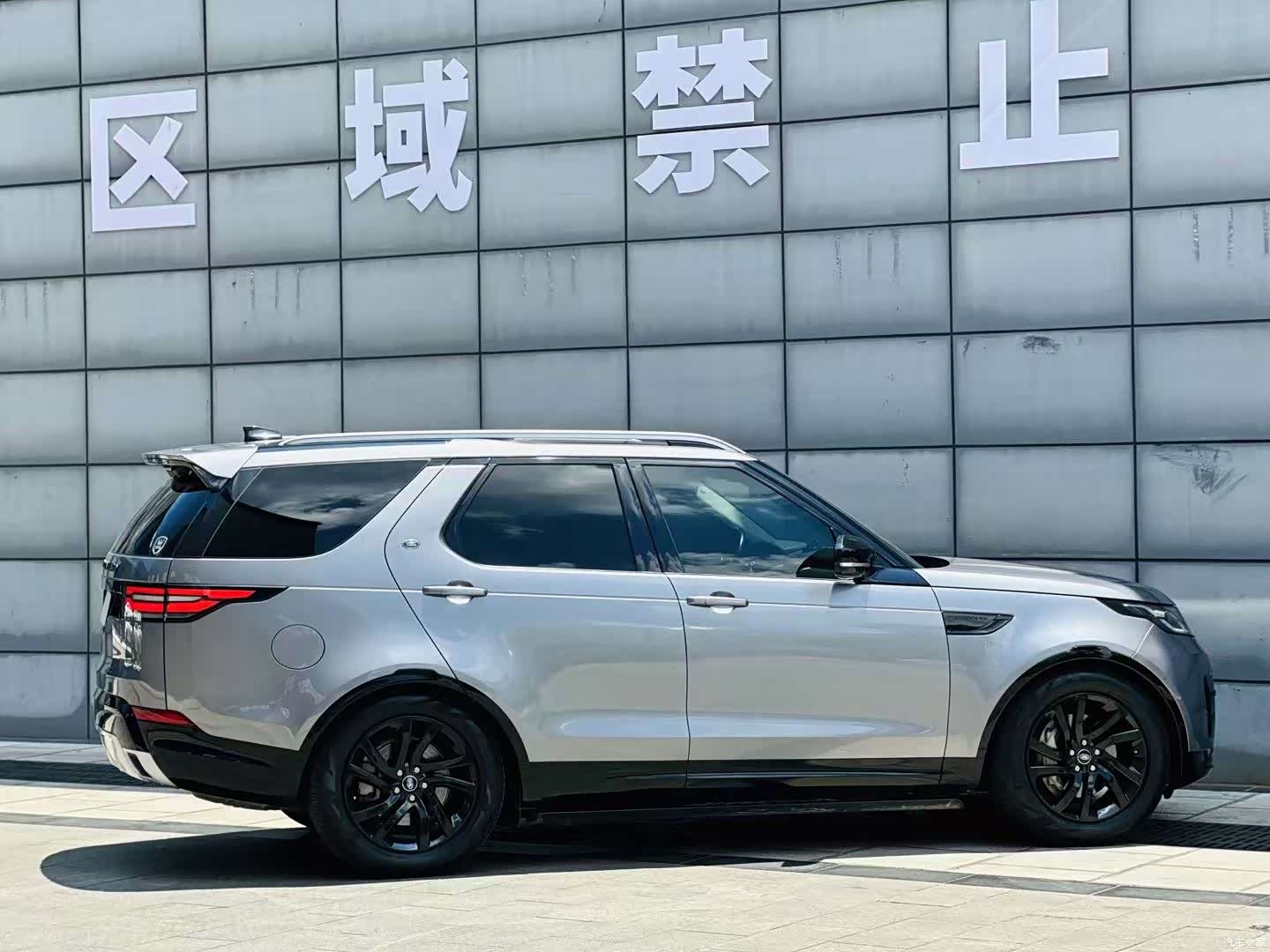 Land Rover Discovery, 2021 3