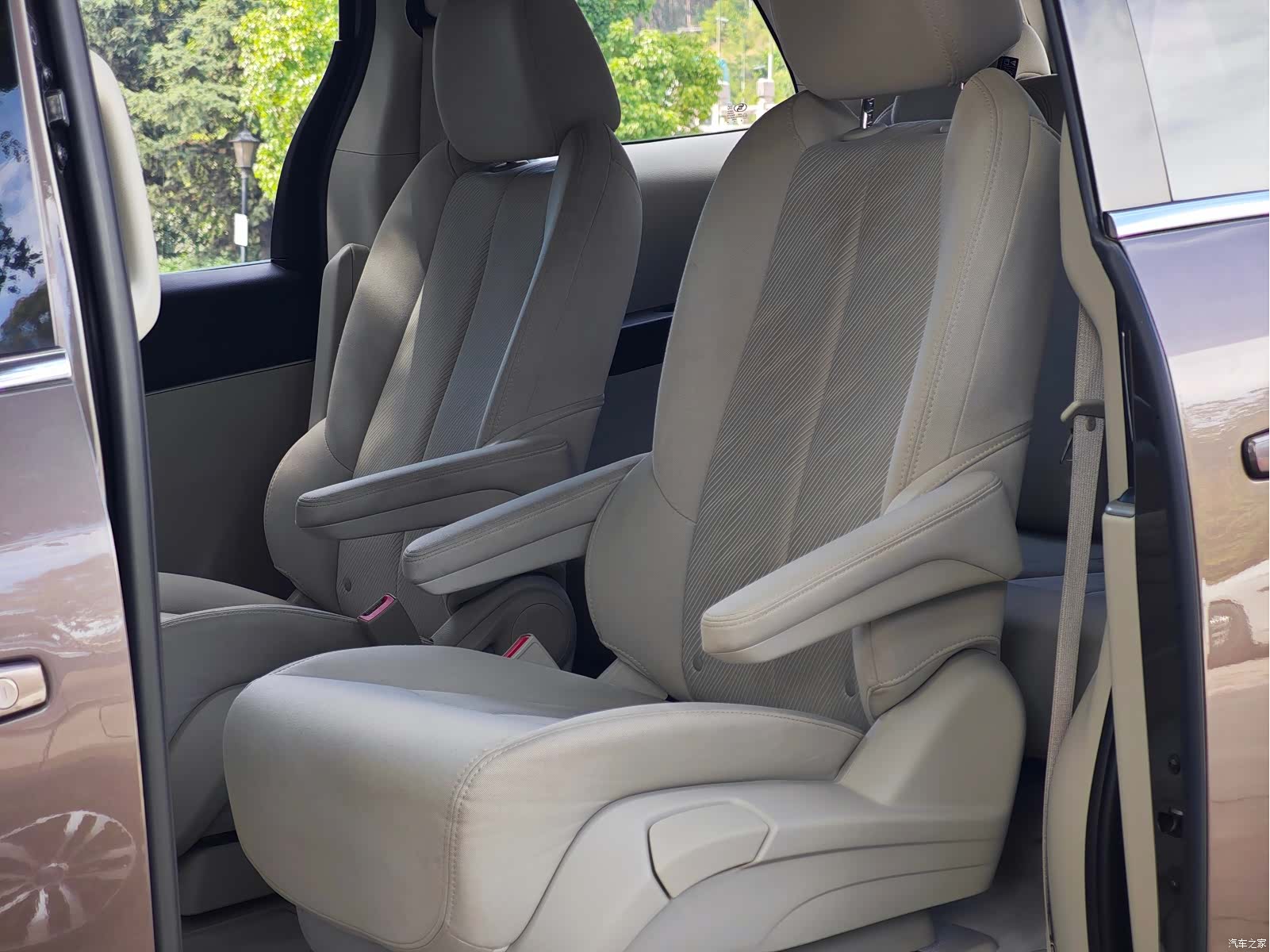 Buick GL8, 2023 13