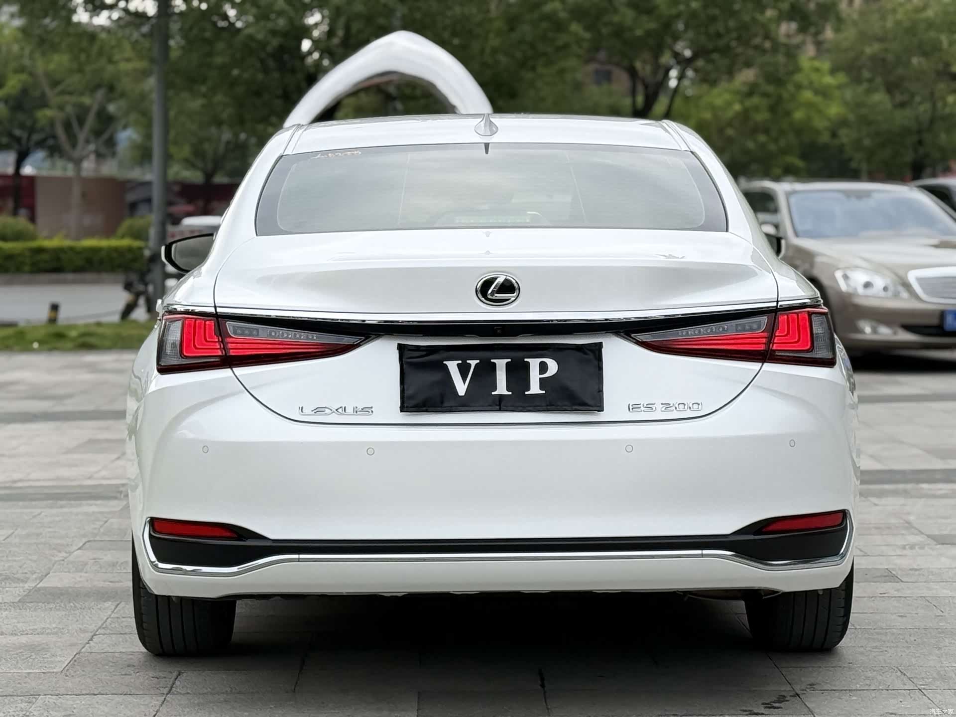 Lexus ES, 2023 4