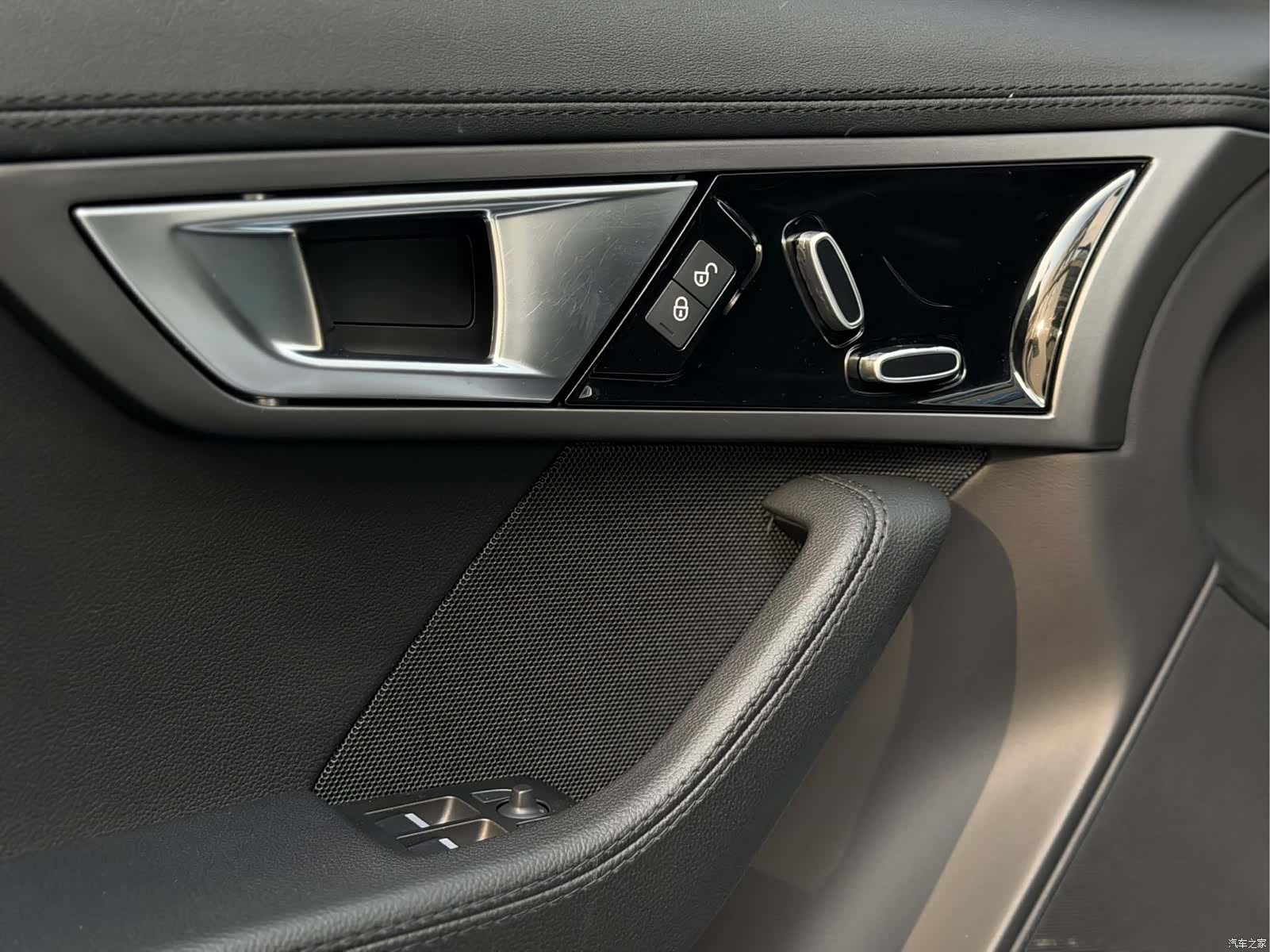 Jaguar F-TYPE, 2018 11