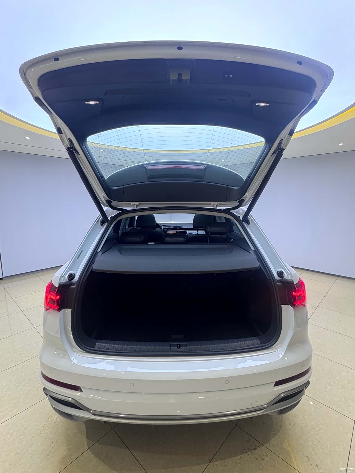 Audi Q3, 2022 10