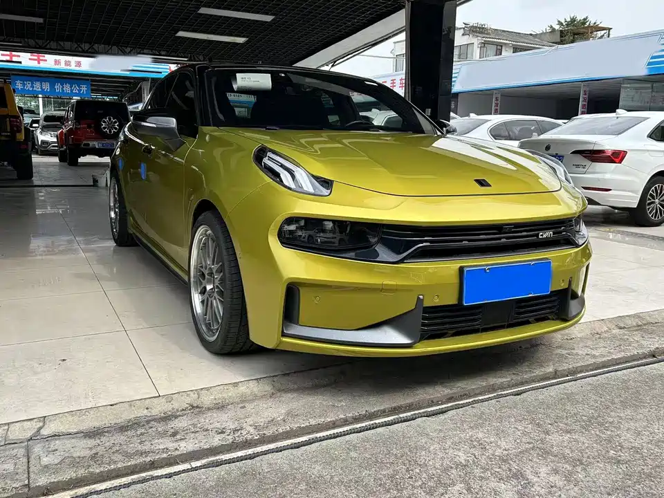 Lynk & Co 03