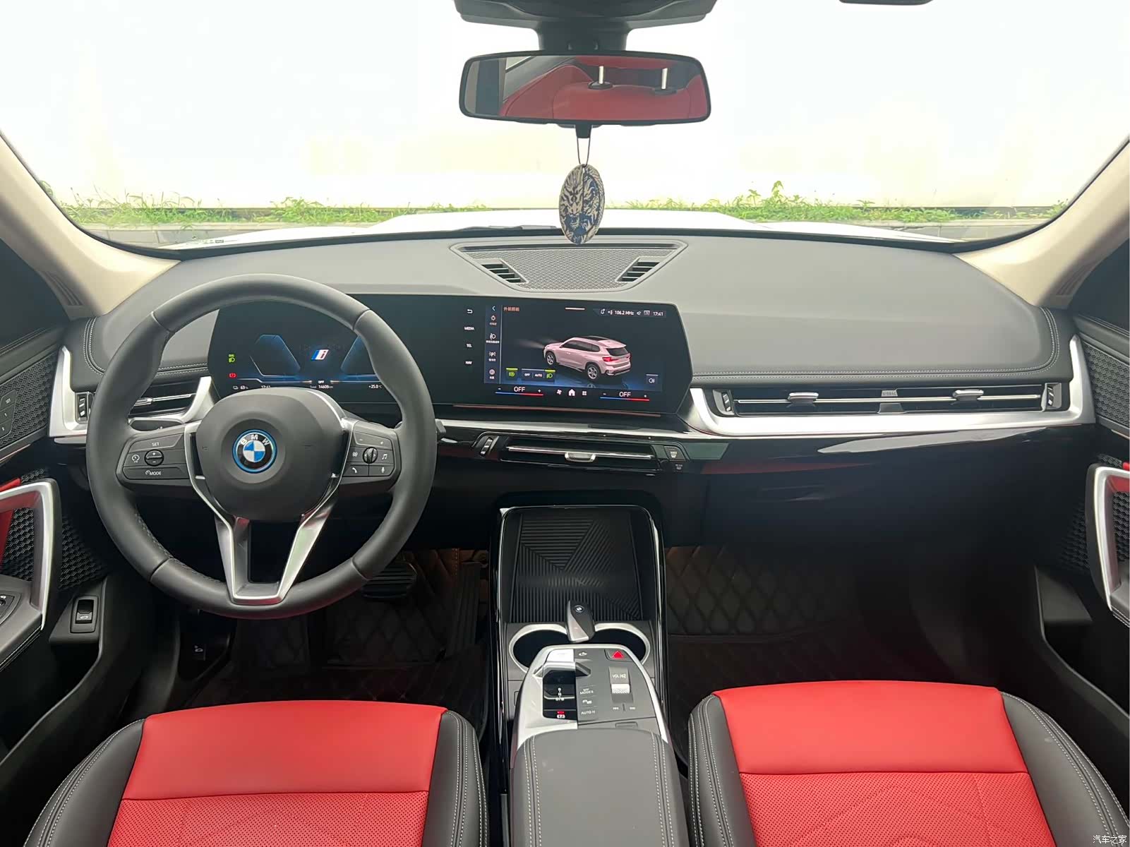 BMW iX1, 2024 4