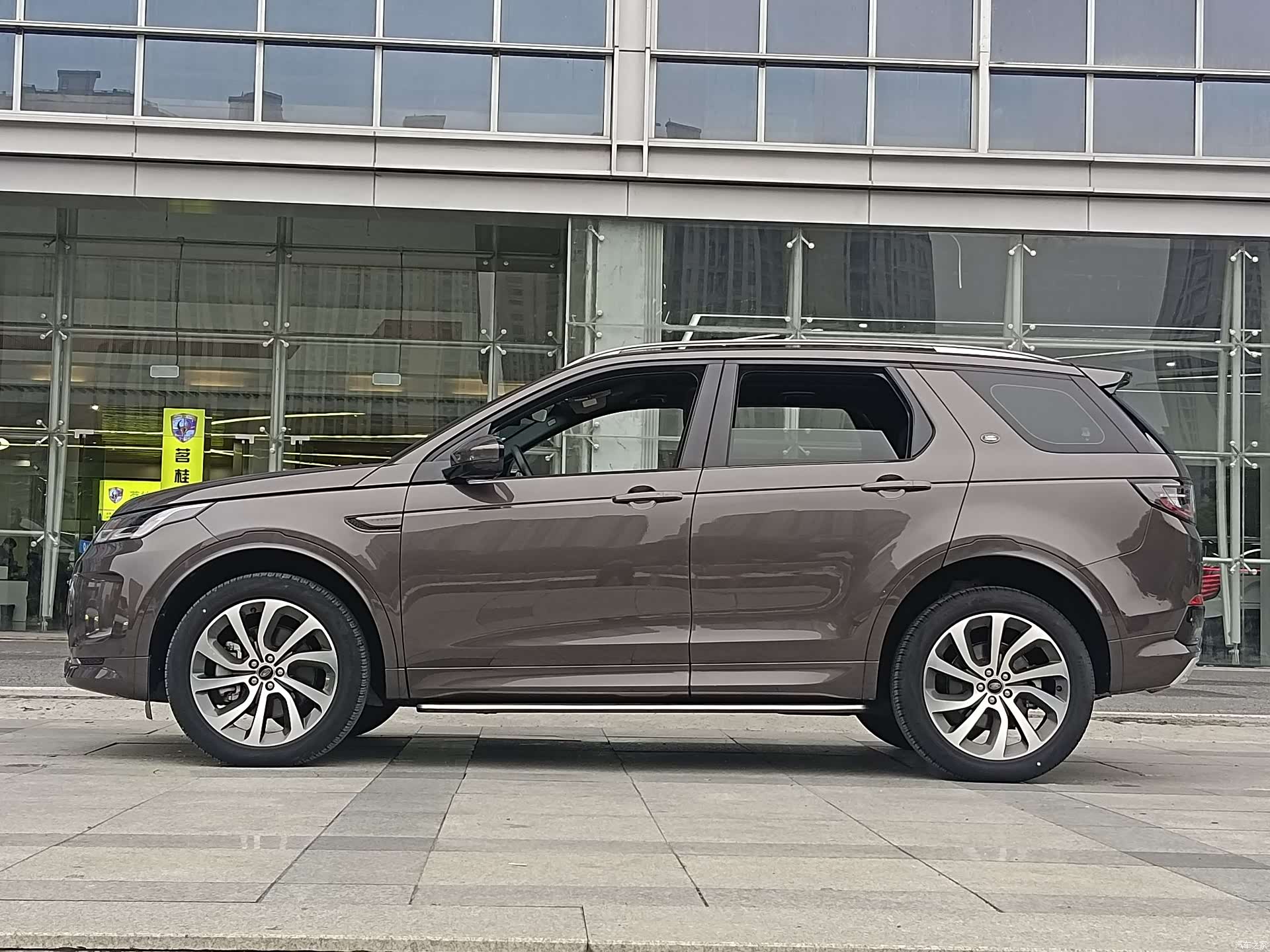 Land Rover Discovery, 2022 все фото