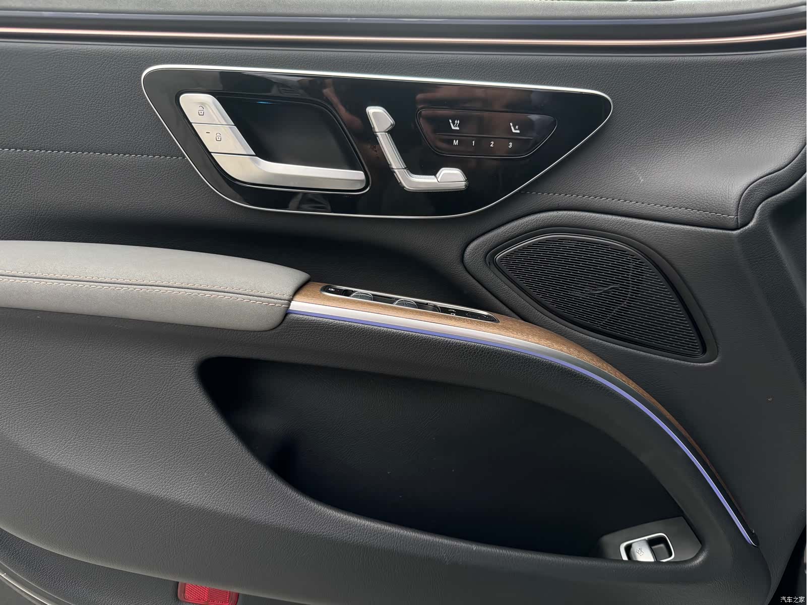 Mercedes-Benz EQS, 2024 8