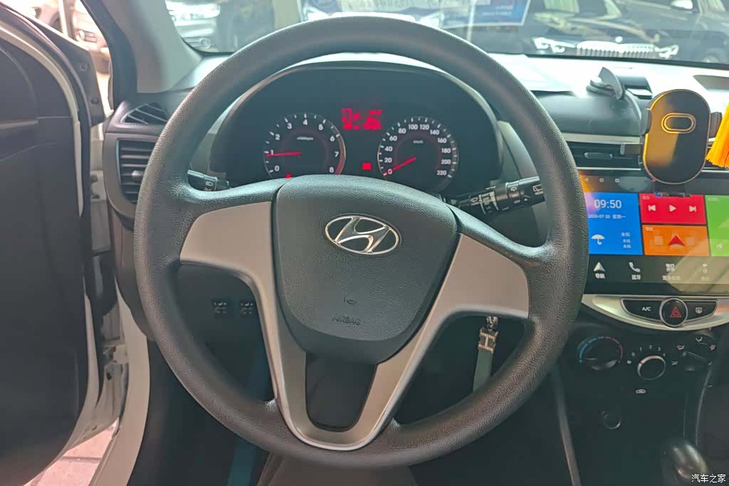 Hyundai GLX, 2017 15