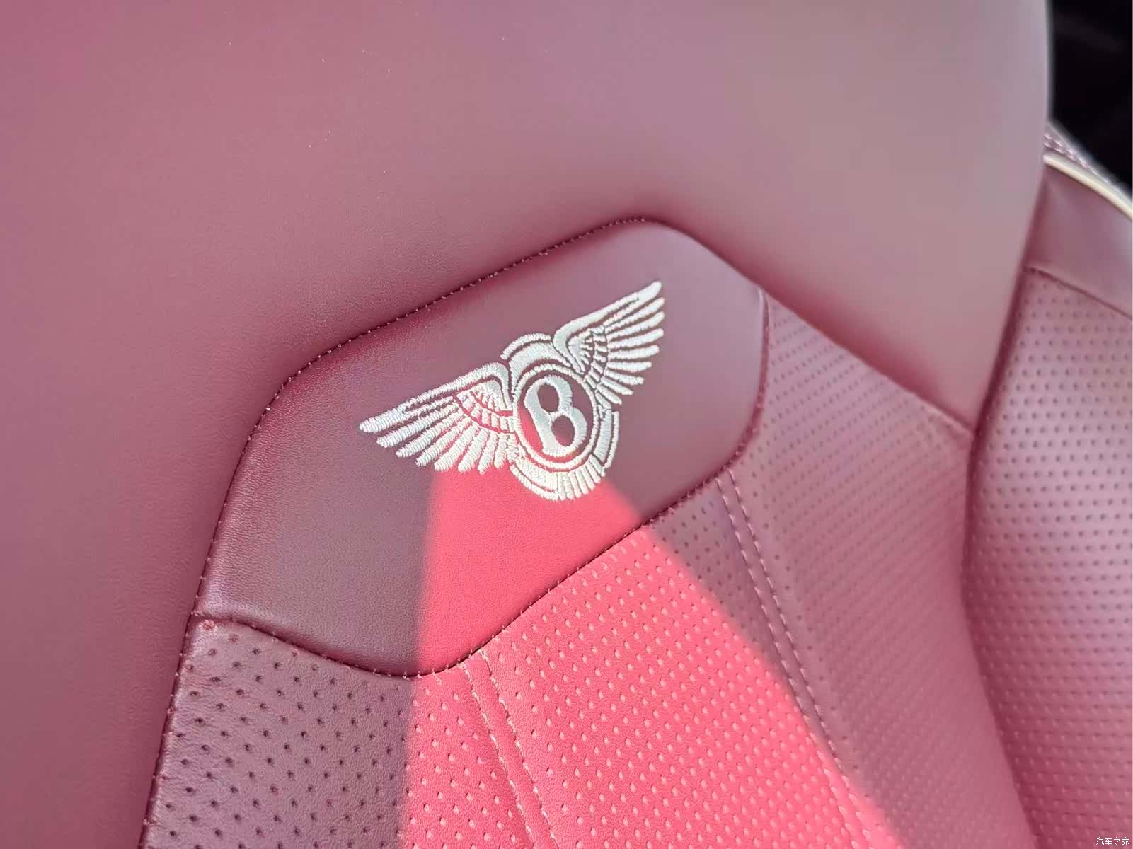 Bentley Bentayga, 2022 13