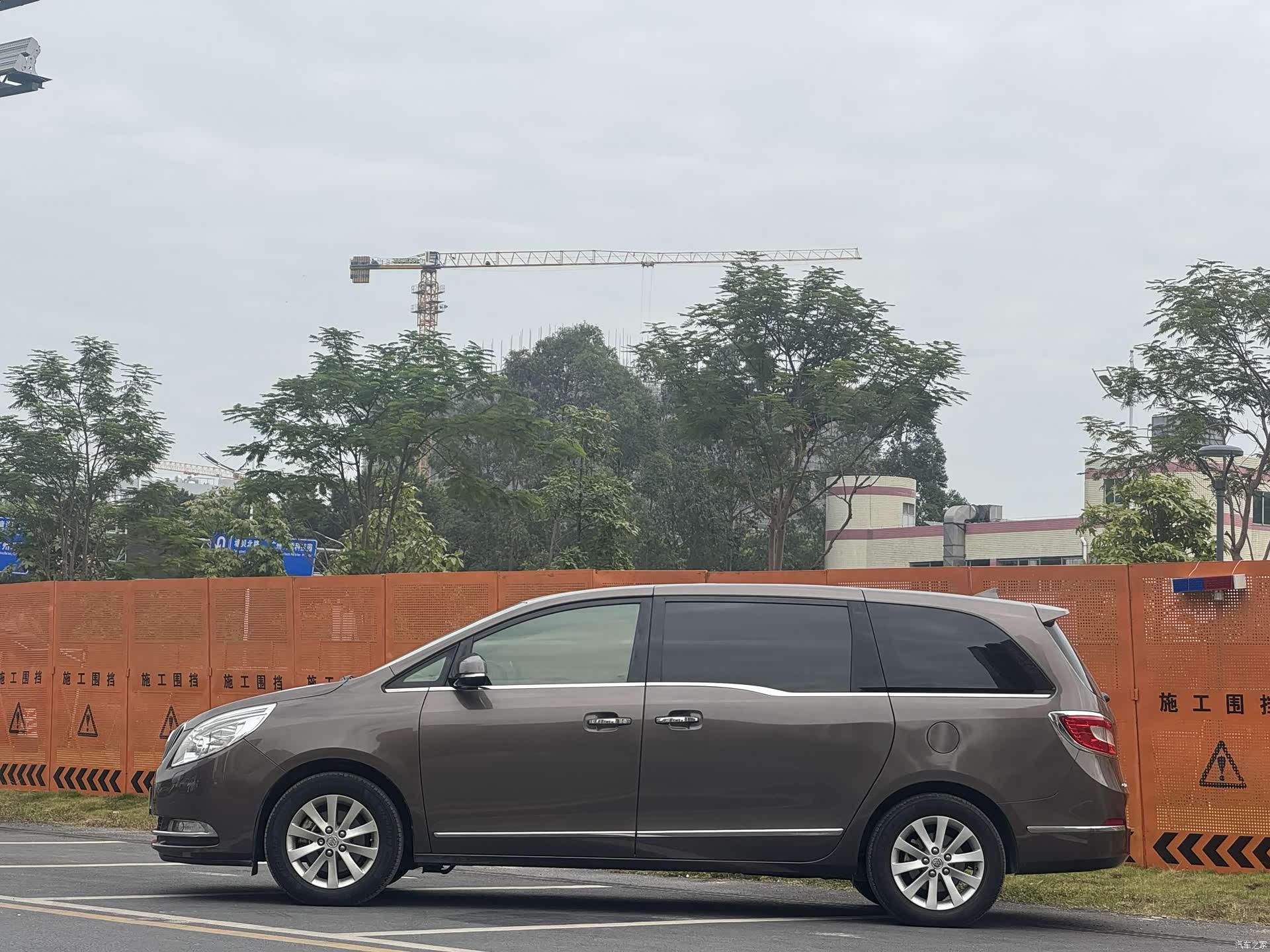 Buick GL8, 2011 6