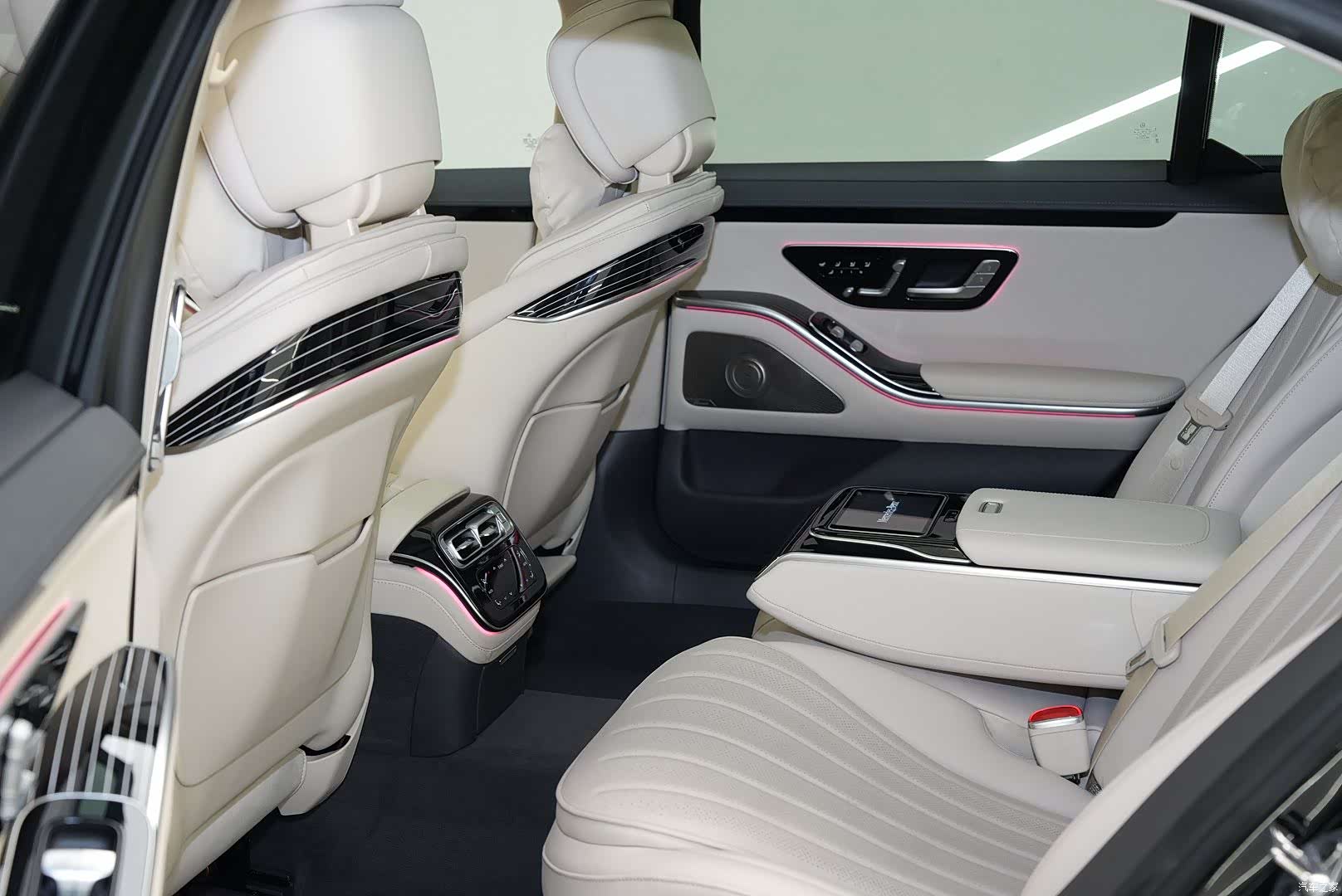 Mercedes-Benz S-Class, 2023 26