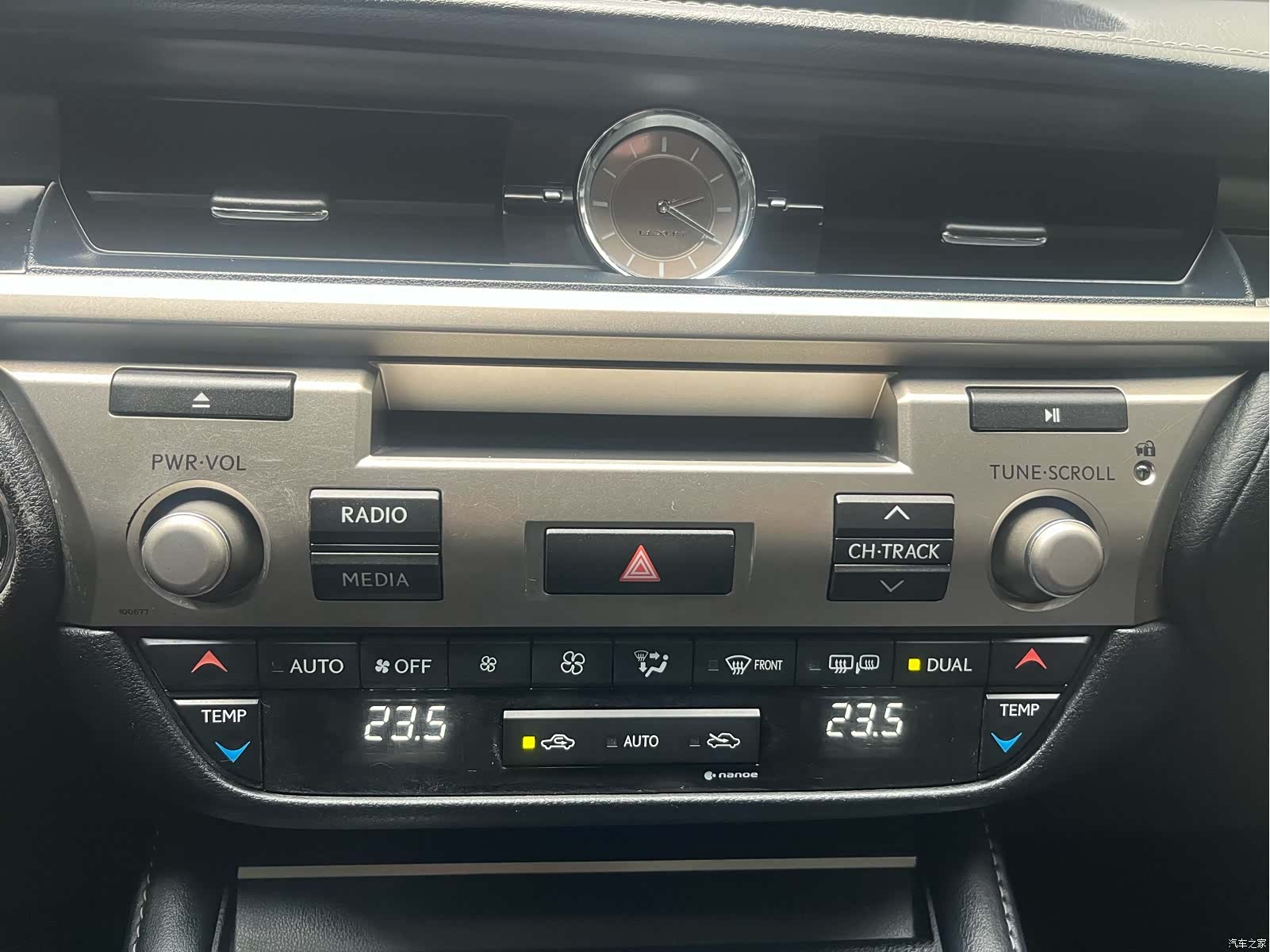 Lexus ES, 2018 32