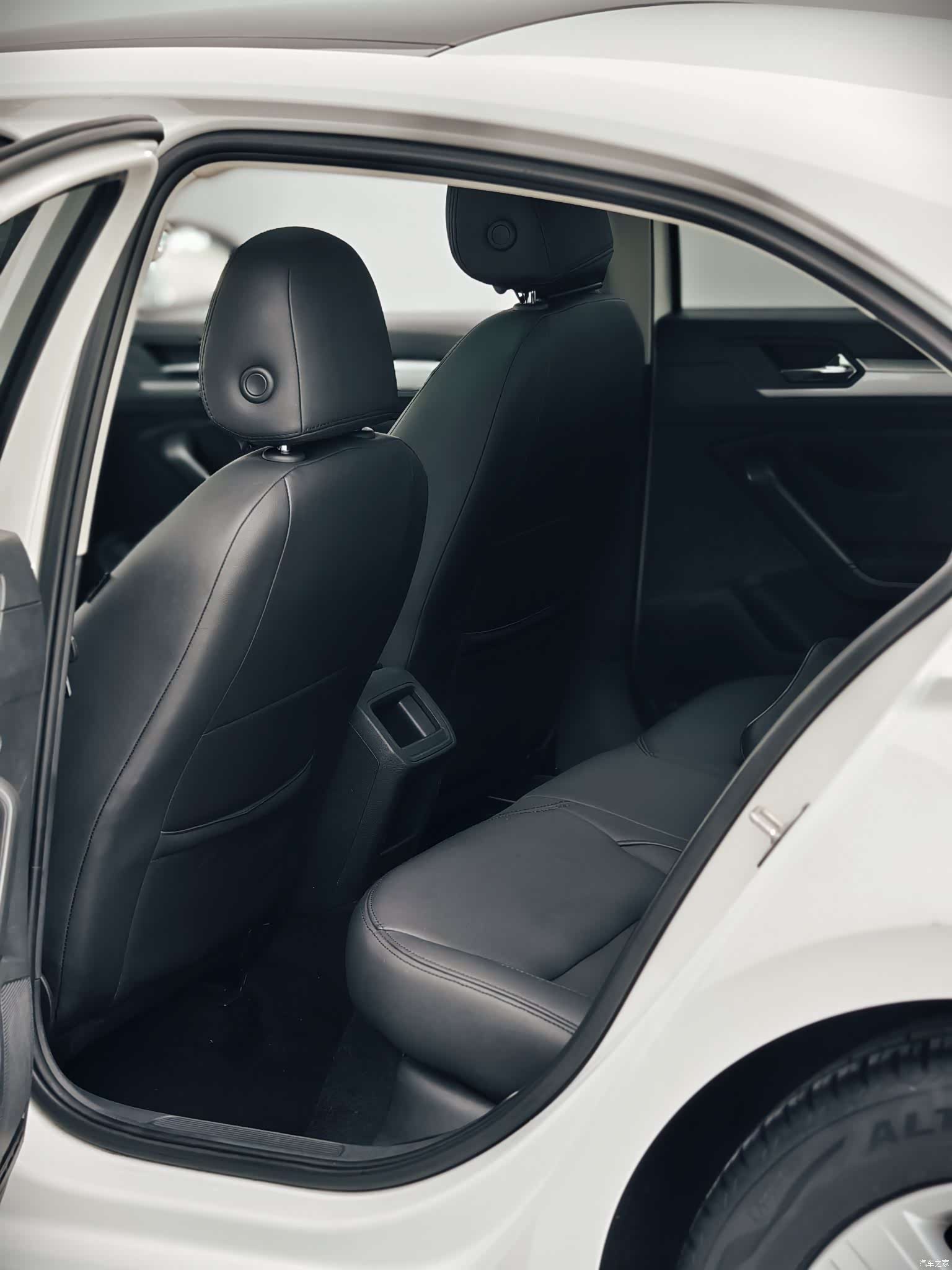 Volkswagen Lamando, 2020 11