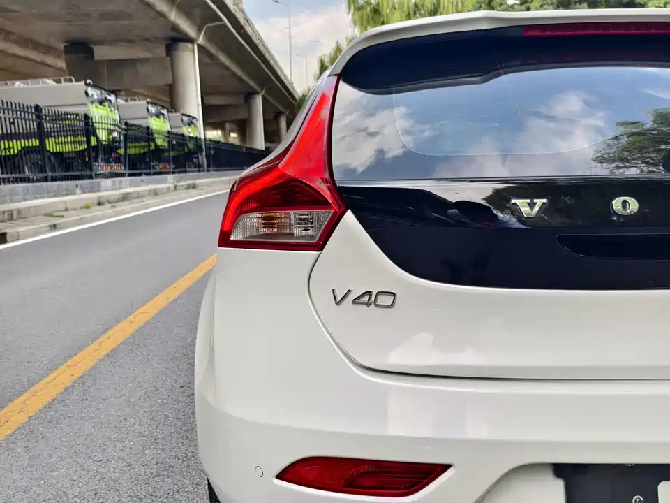 Volvo V40