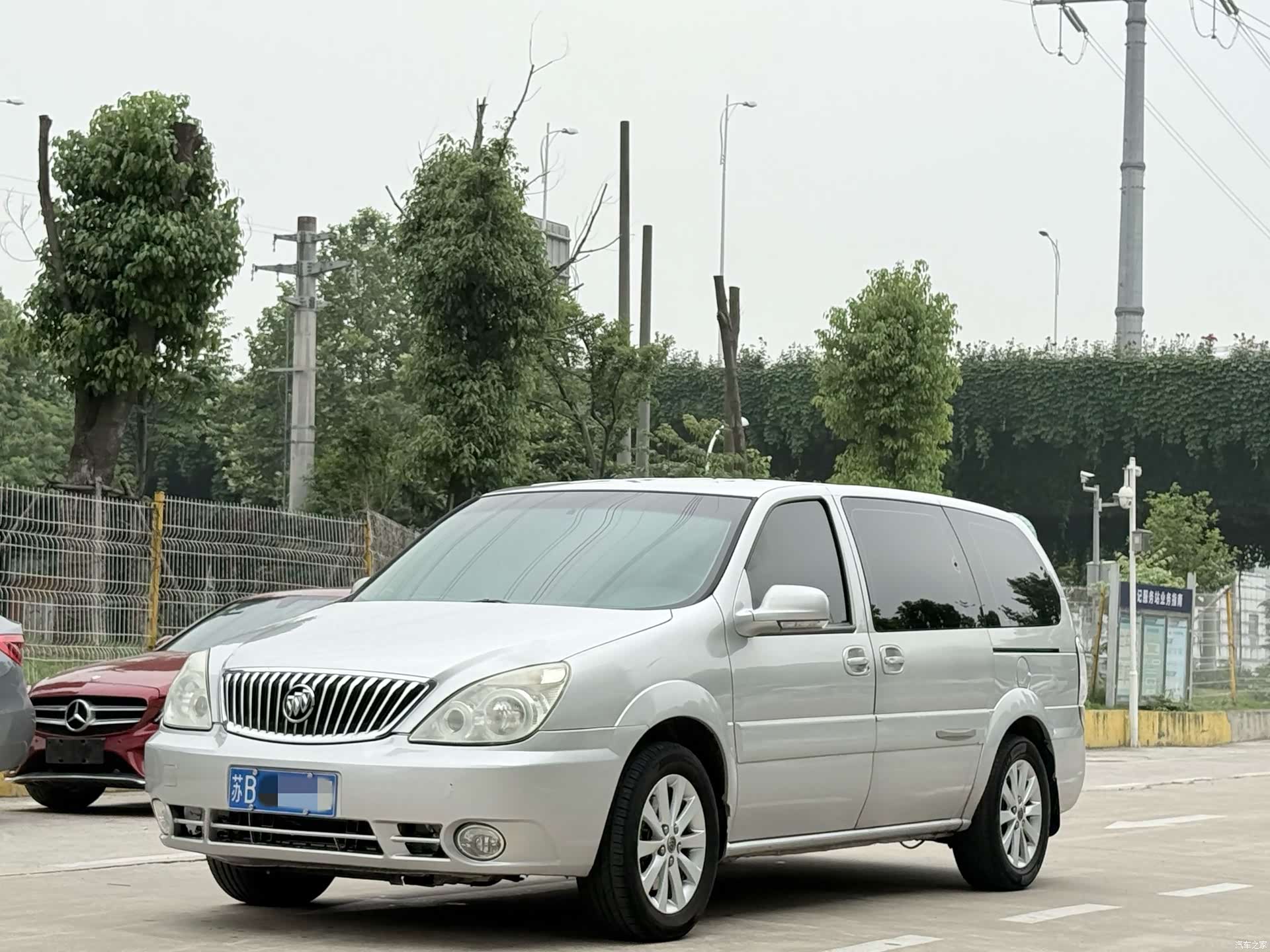 Buick GL8, 2013 1