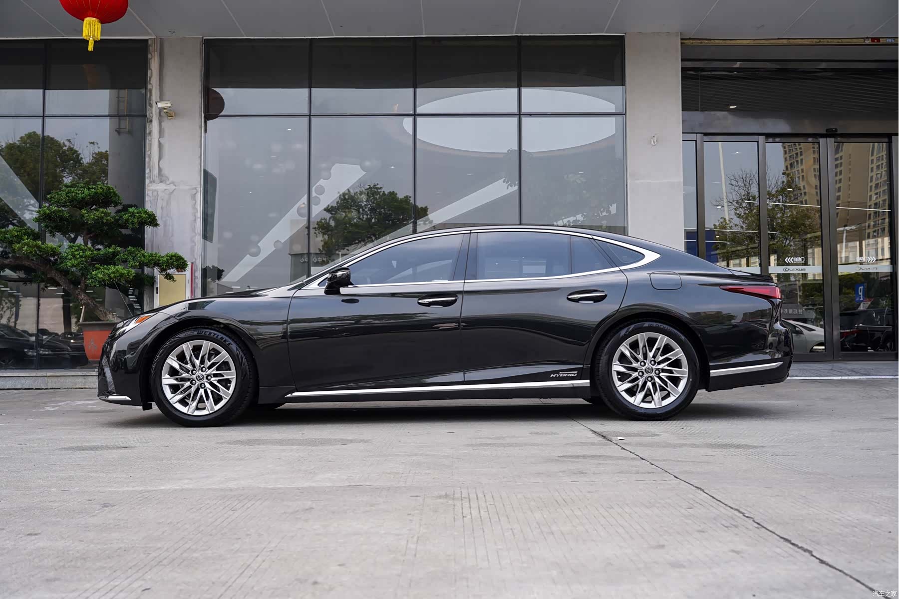 Lexus LS, 2022 4