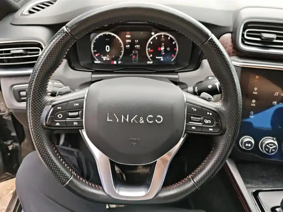 Lynk & Co 03
