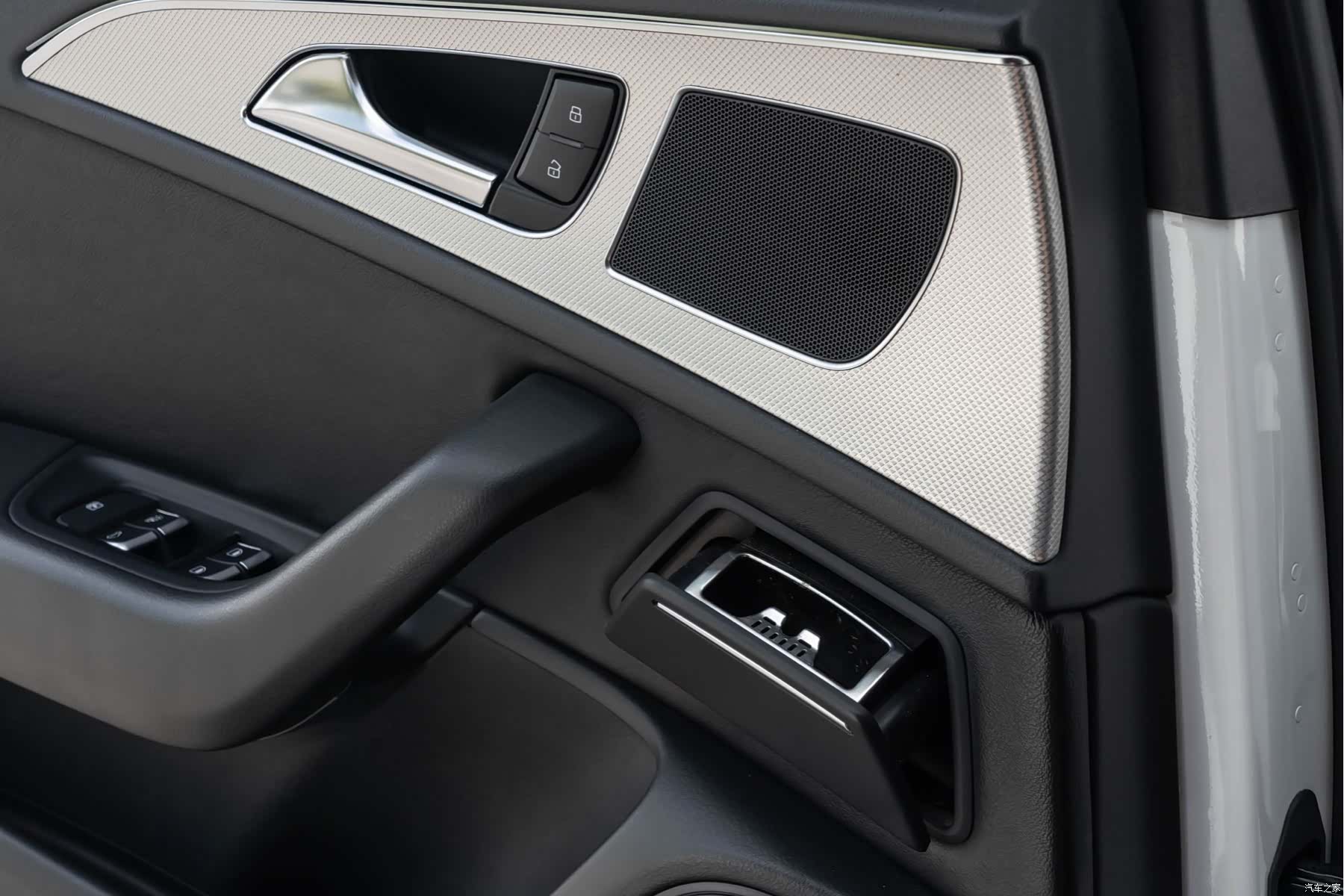 Audi A6L, 2014 25