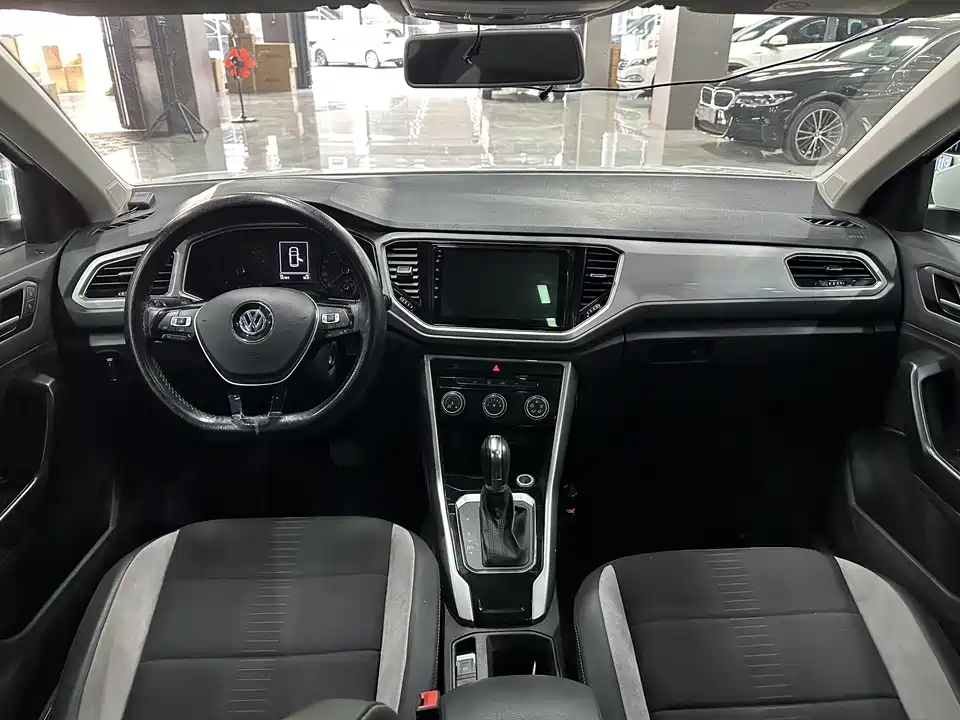 Volkswagen T-ROC exploring Songs