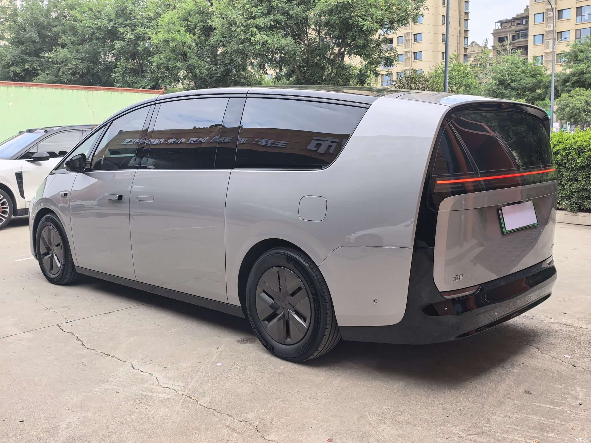 Li Auto MEGA, 2025 4