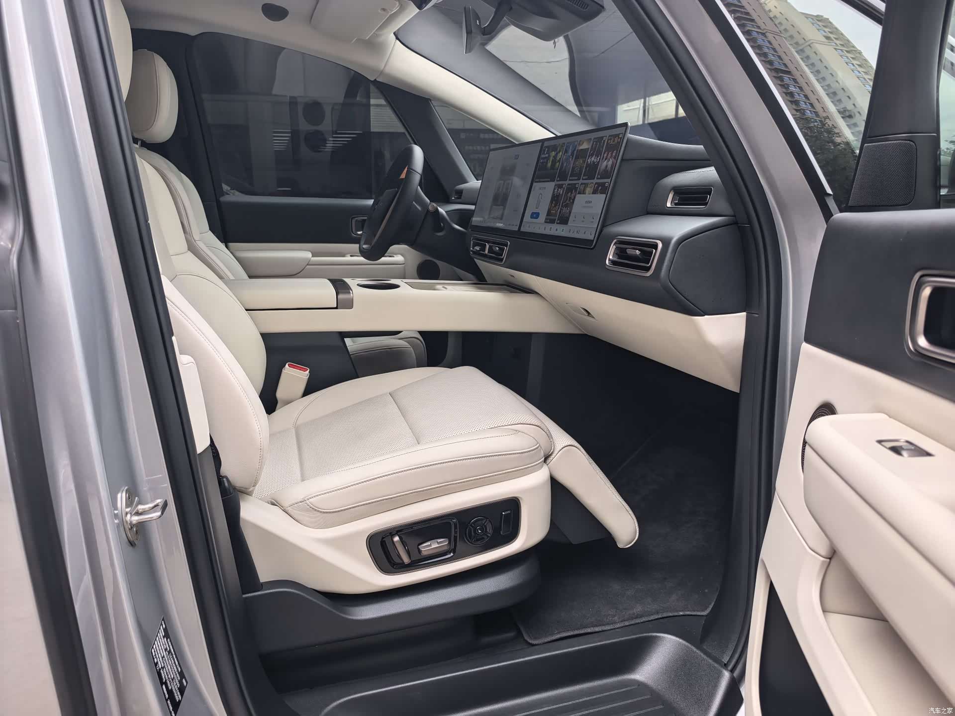 Li Auto MEGA, 2025 10