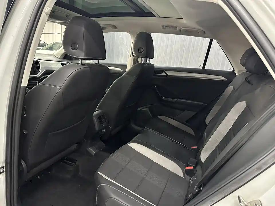 Volkswagen T-ROC exploring Songs