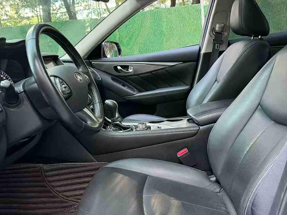 Infiniti Q50L
