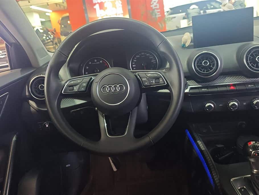 Audi Q2L