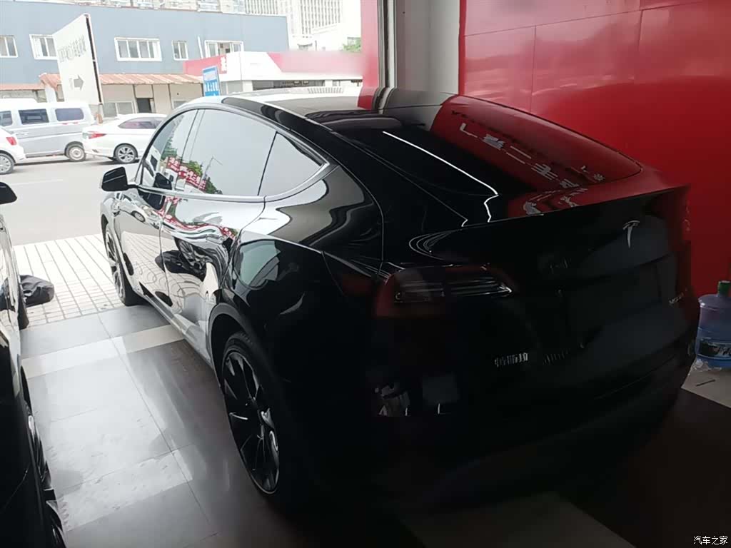 Tesla Model Y, 2021 все фото