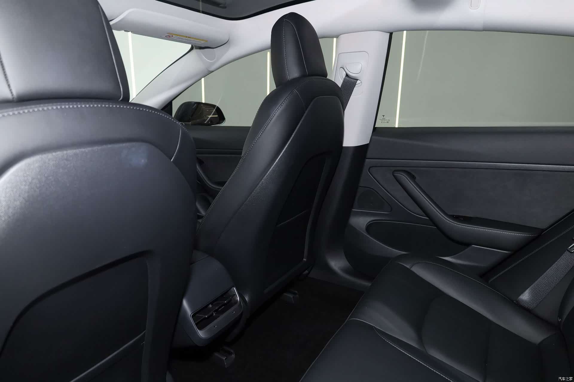 Tesla Model 3, 2020 11
