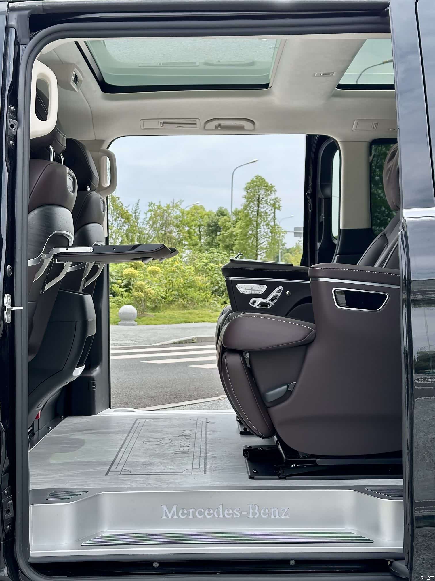 Mercedes-Benz V-Class, 2025 12