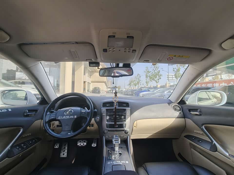 Lexus IS
