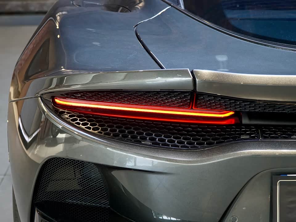 McLaren GT