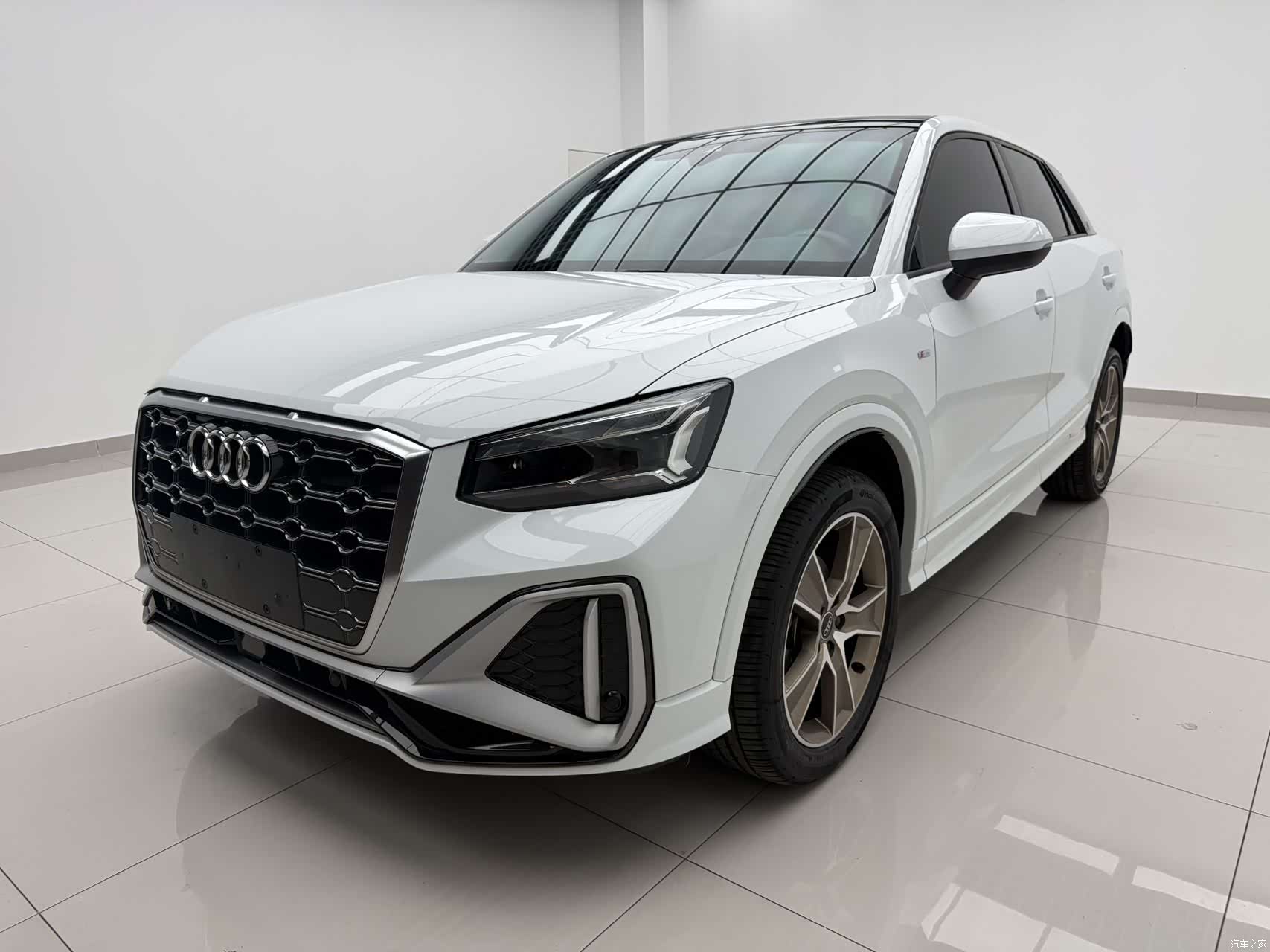 Audi Q2L, 2022 1