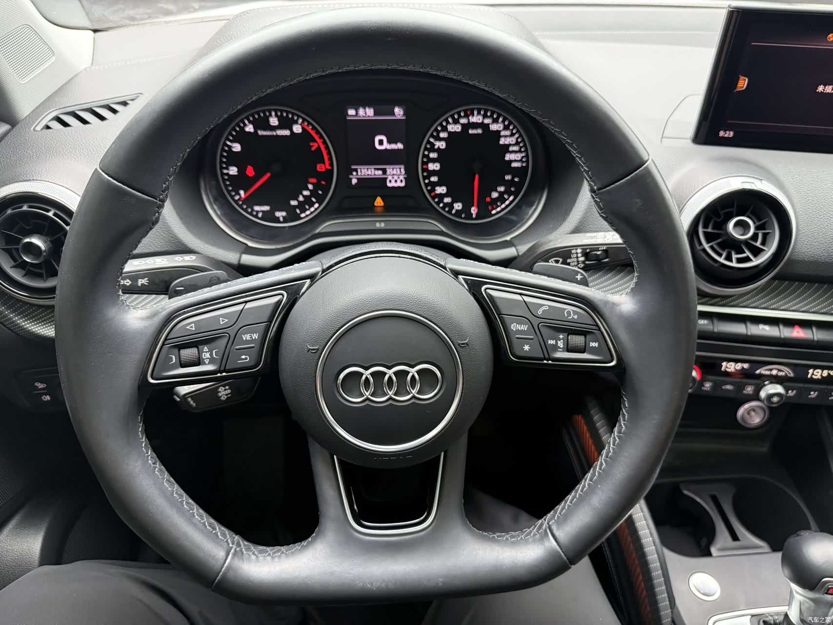 Audi Q2L, 2022 9