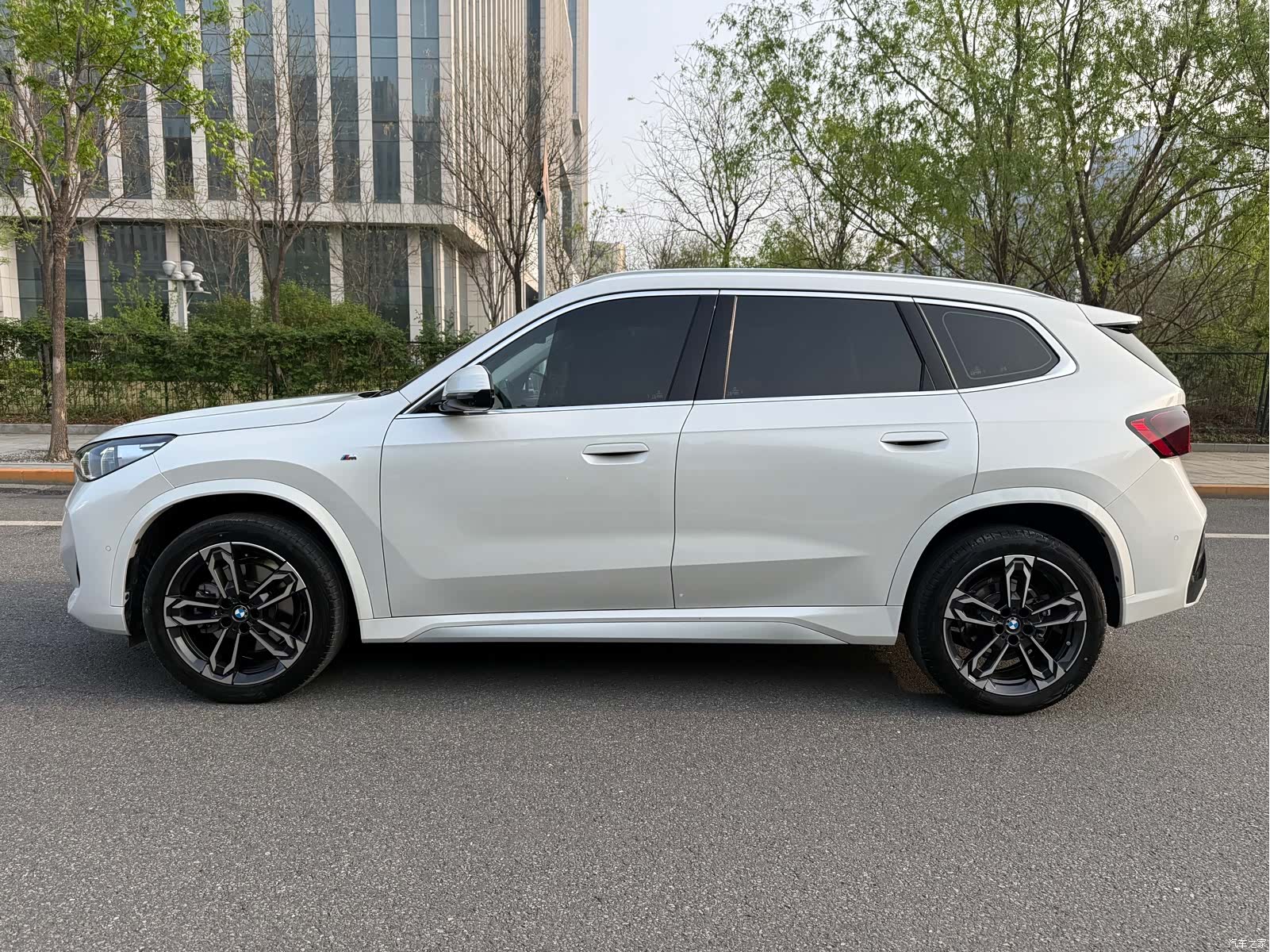 BMW X1, 2023 все фото